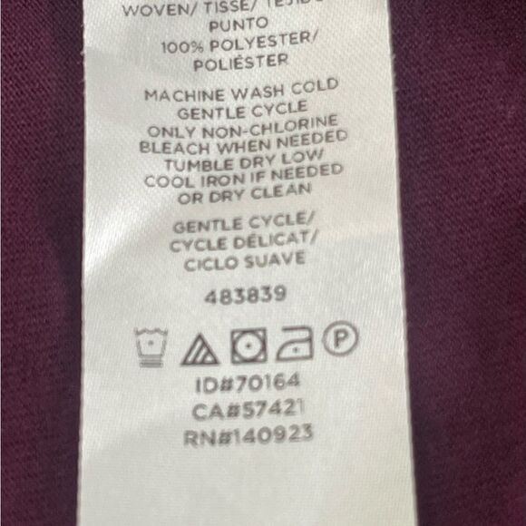 Loft - Sleeveless Floral Sleeveless Top. Size: Medium Color: Plum/ Floral - Picture 5 of 6